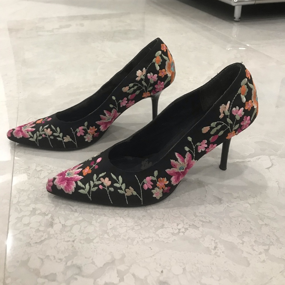 Beverly Feldman embroidered heels